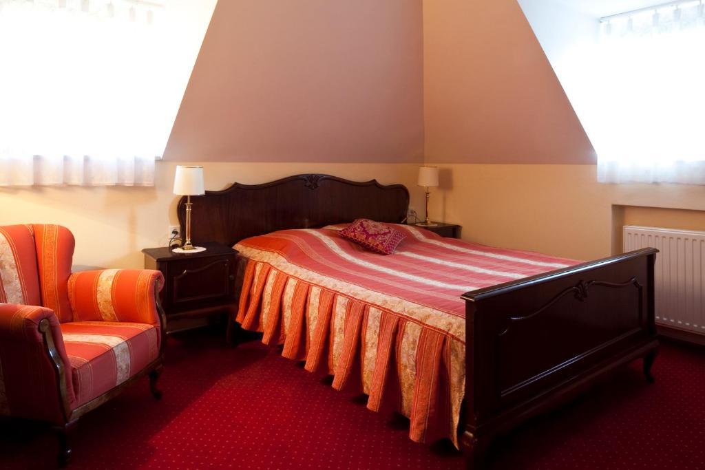 Hotel Wenus Казимеж-Дольны Экстерьер фото
