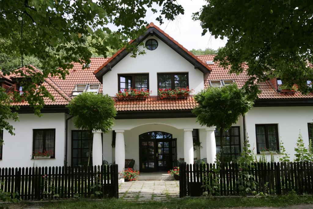 Hotel Wenus Казимеж-Дольны Экстерьер фото
