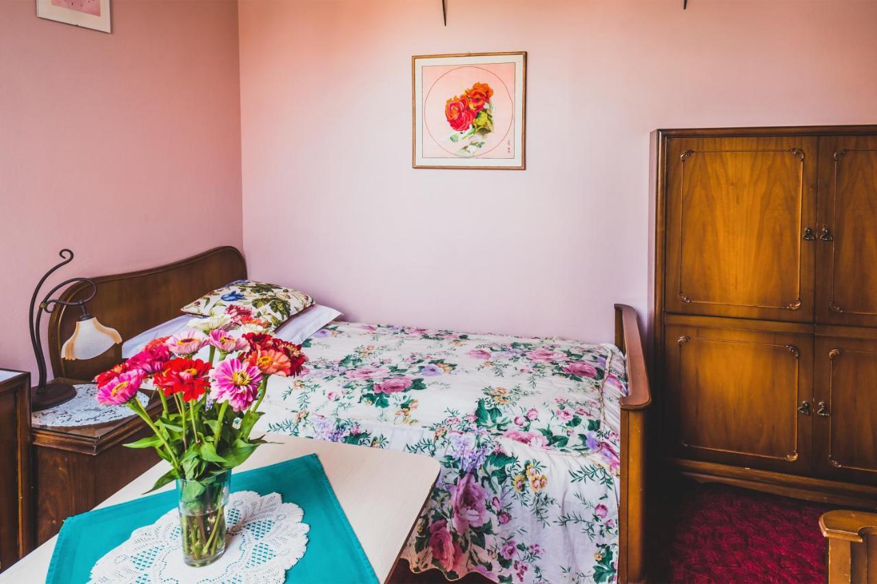 Hotel Wenus Казимеж-Дольны Экстерьер фото