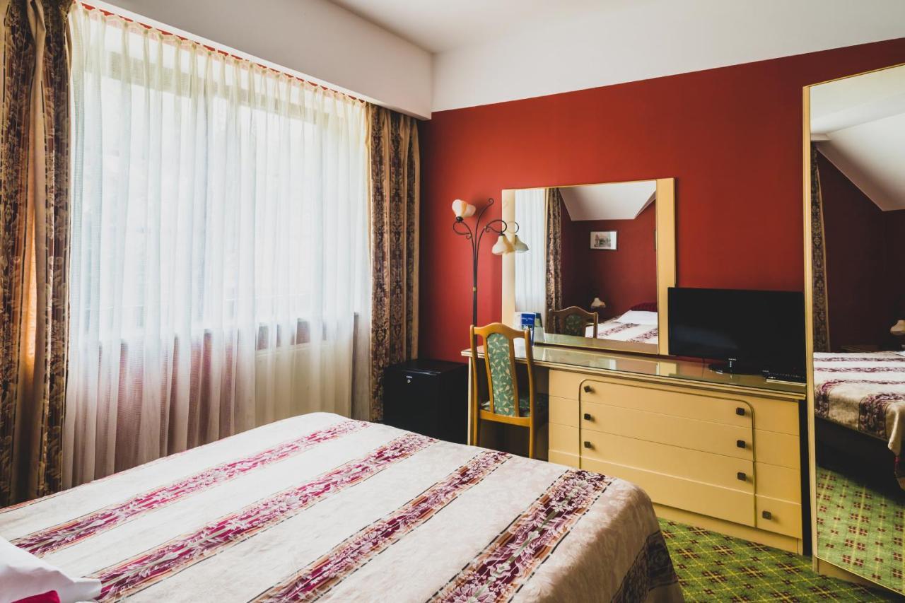 Hotel Wenus Казимеж-Дольны Экстерьер фото
