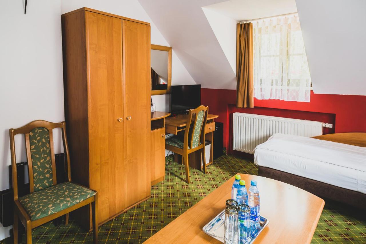 Hotel Wenus Казимеж-Дольны Экстерьер фото