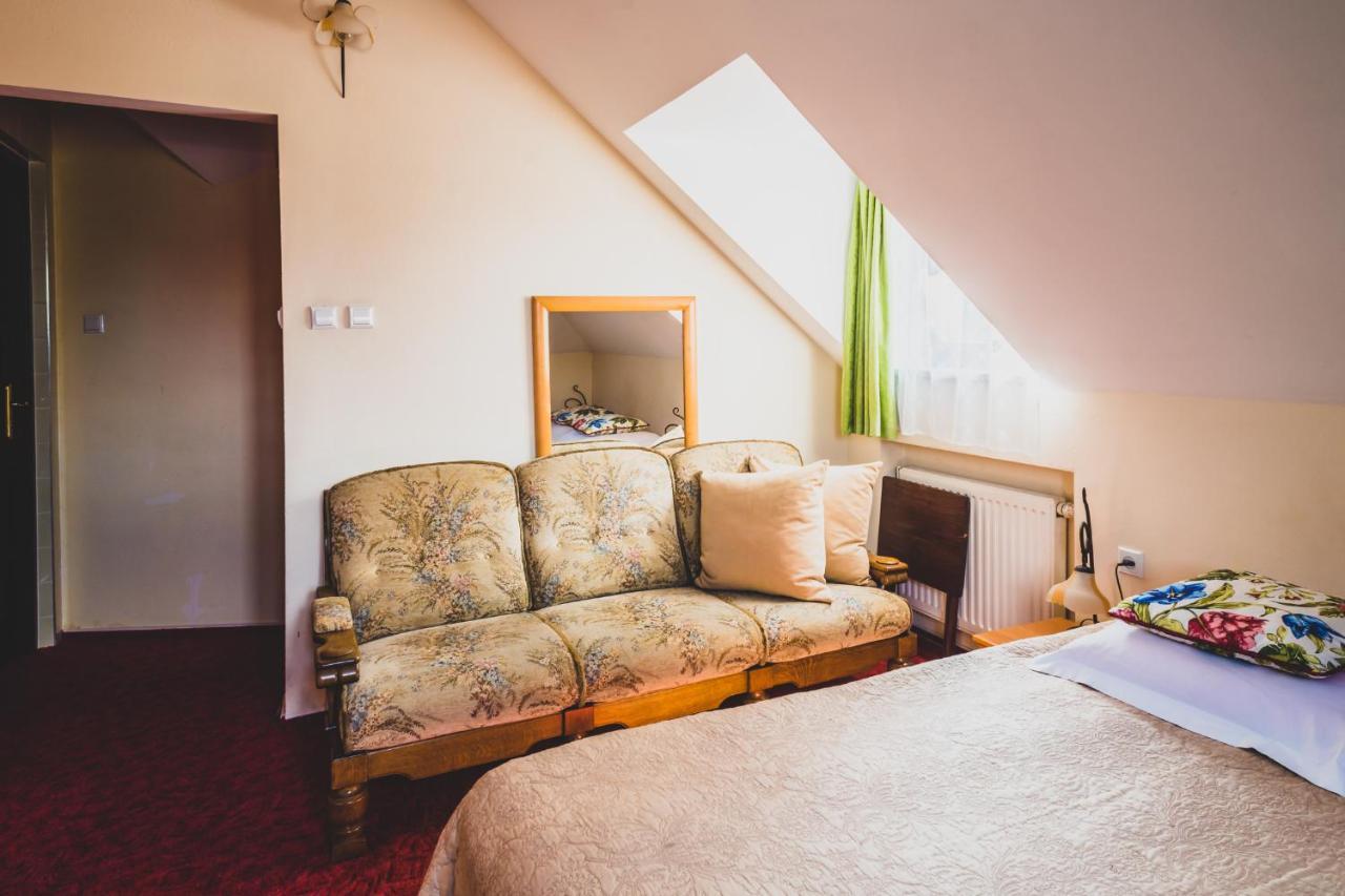 Hotel Wenus Казимеж-Дольны Экстерьер фото